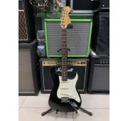 Fender Squier Standard Stratocaster электрогитара, цвет черный USED