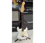 Fender Squier Bullet Strat HSS Arctic White электрогитара, цвет белый USED