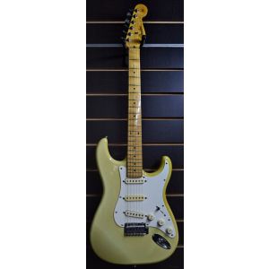 Fender Stratocaster STM-750DM YWH электрогитара USED