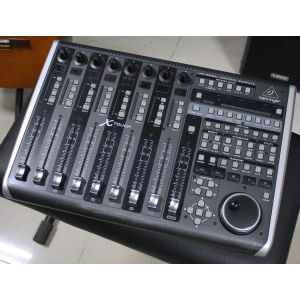 Behringer X-Touch универсальный MIDI контроллер (Б/У, S170300027B1X)